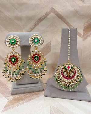 EARRINGS WITH TIKKA